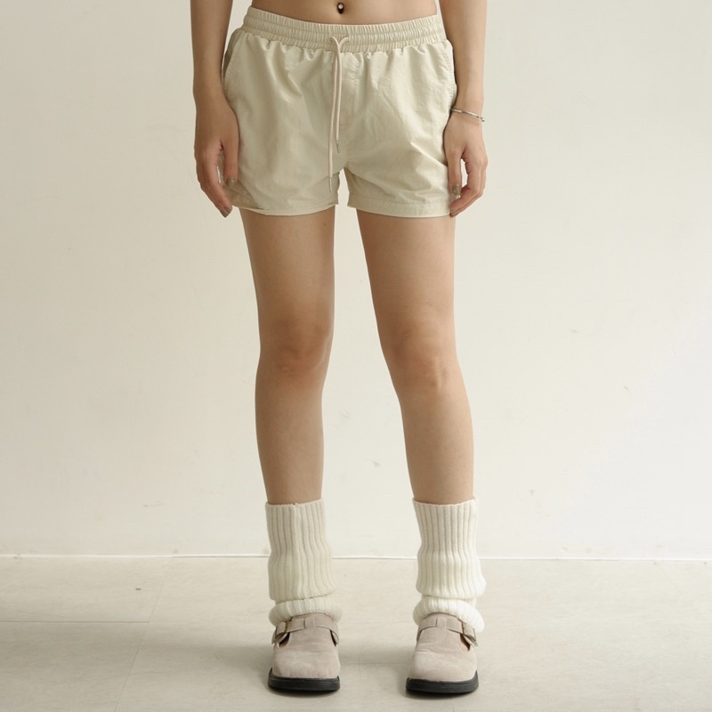 Quần short nữ màu kem/đen BASIC LOGO SHORT STANCLUB