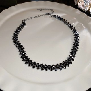 Dây chuyền đá choker ôm sát cổ thời trang
