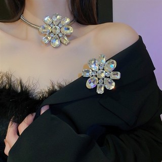 Dây chuyền choker hoa đá trắng to ôm cổ