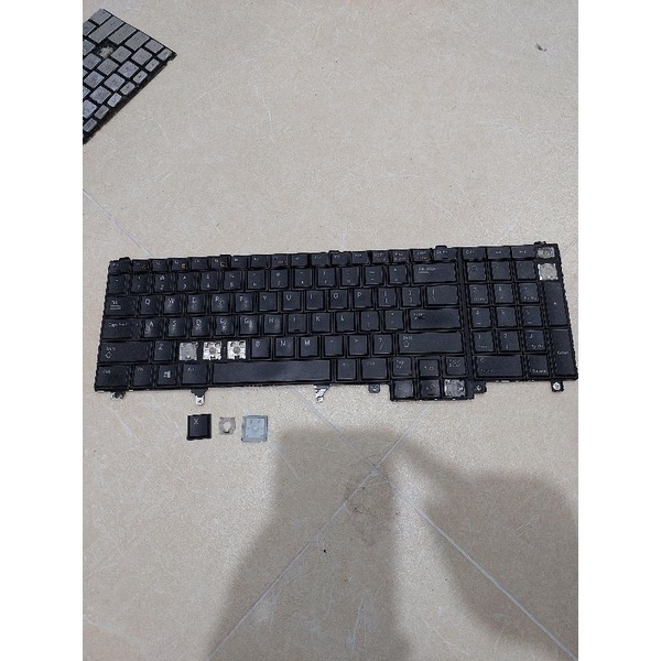 xác bàn phím laptop dell latitude e6520 e6530 khách lấy nút phím xương phím không bảo hành