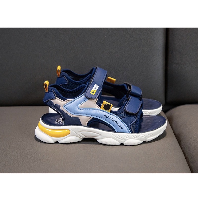 Sandal cho bé trai.