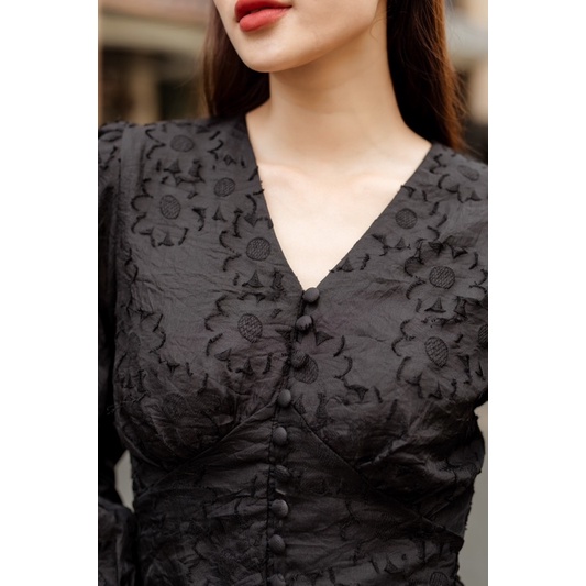 Áo clothesrack cổ V organza tay bồng đen Lucie