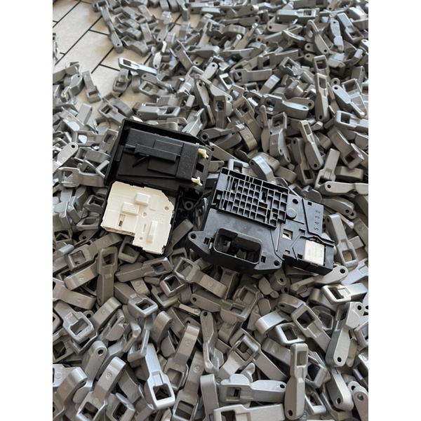 Móc chốt cửa máy giặt LG