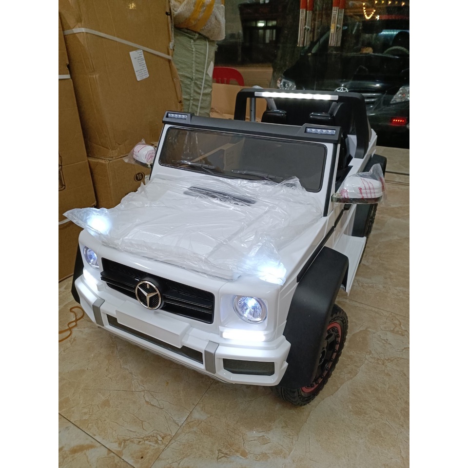 Xe ô tô  điện cho bé Mercedes G63 AMG-WF189 2 chân ga ghế to rộng có điều khiển từ xa