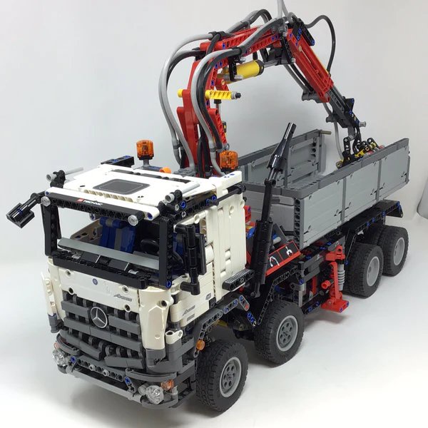 Mô Hình Nhựa 3D Lắp Ráp Technic Xe Tải Cẩu Đa Năng Mercedes-Benz Arocs T2115  1:8 - LG0074