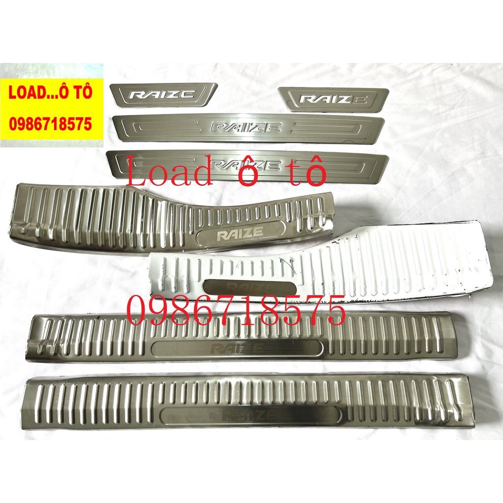 Ốp Bậc Chân Trong, Ngoài Inox Xe Toyota Raize 2022-23 Cao Cấp, Có Chữ Raize