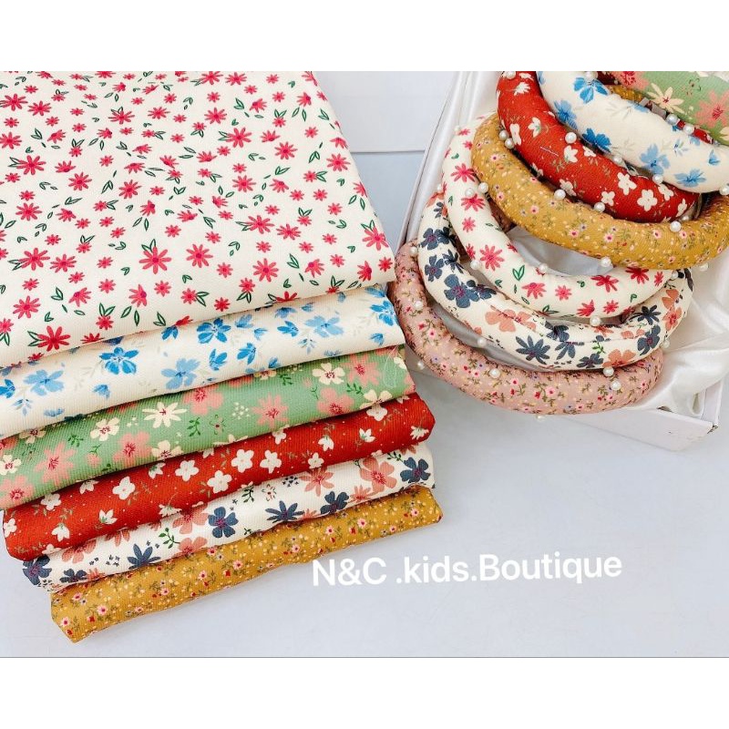 Áo Dài Cách Tân Bé Gái Hoa Nhí Phối Ren Set 3 chi tiết