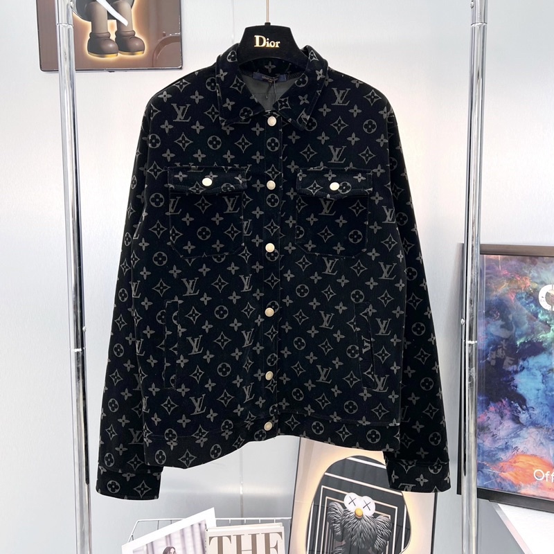 Áo khoác bomber jacket nam nhung tăm nổi vân hoa chữ nâu cúc đồng thêu logo ngược mặt sau lót gió dày dặn