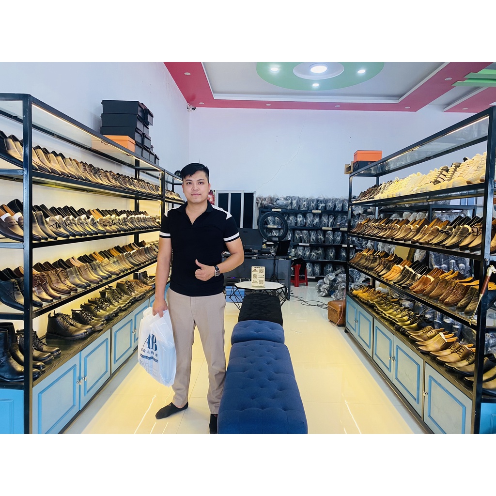 Dép nam quai ngang 100% da bò. Dép 𝐇𝐌 𝐌𝐚̃ 𝐀𝐁-𝟏𝟎𝟎𝟒 Đ𝐞̂́ 𝐊𝐡𝐚̂𝐮 chất da xịn chống bong tróc, chống hôi chân