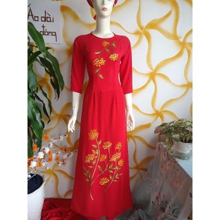Áo dài đỏ thêu hoa cổ tròn