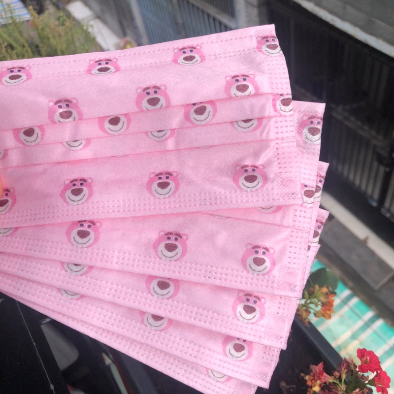 Khẩu trang y tế 3 lớp gấu dâu lotso hoạt hình siêu dễ thương xinh xắn đáng yêu cho nữ hot trend hàn quốc De Perier