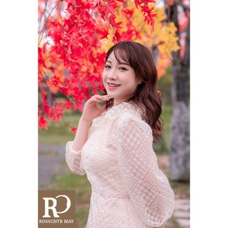 Đầm ren kem hoa nổi cổ sen