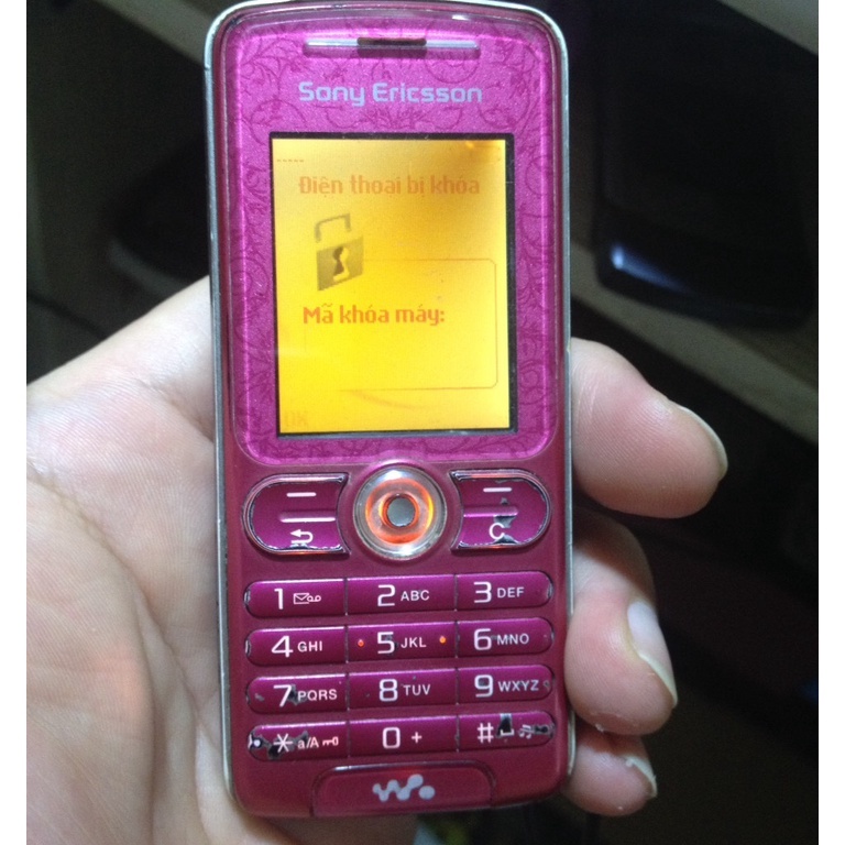 Xác SONY W200i màn ám vàng, máy bị mật khẩu, không bin