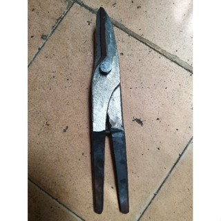 Kéo cắt tôn bằng nhíp làm đồng xe ôtô