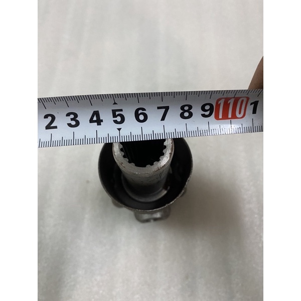 Đôi số 5 tạ gắn vào đuôi hộp số 5 tạ ,4 tiến 1 lùi hoặc 5 tiến 1 lùi,làm trục các đăng xe 3 bánh,4 bánh