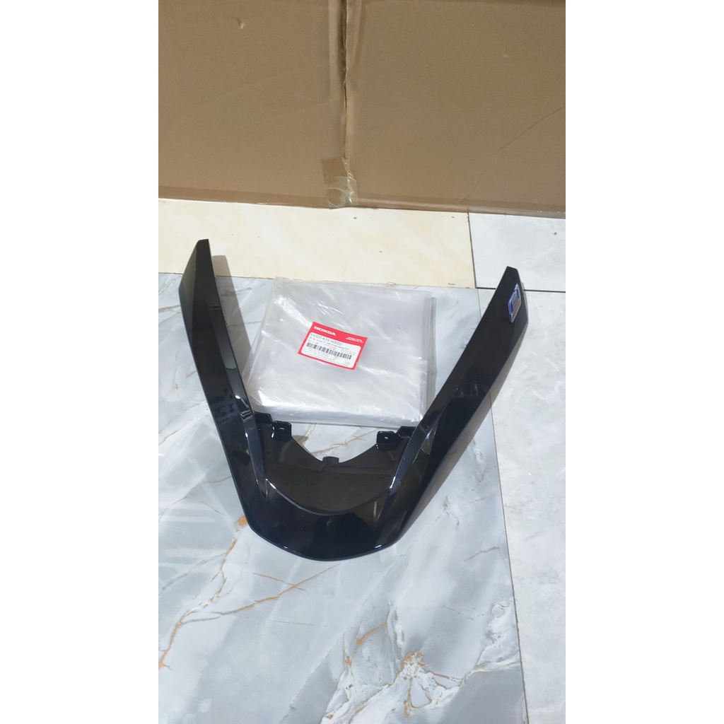 Bộ ốp trang trí mặt trước - chữ V HONDA PCX 125 năm 2014 màu Đen. *NHB25M* (64300K35V00ZD)