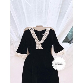 VÁY NHUNG ĐEN PHỐI REN CỔ V