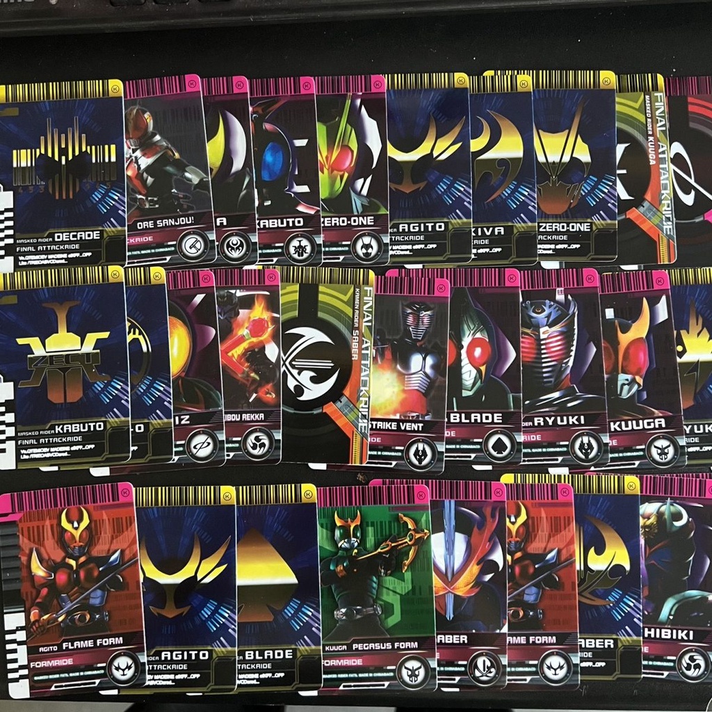 Nhân Vật Kamen Rider Kèm 40 Thẻ Bài Trắng