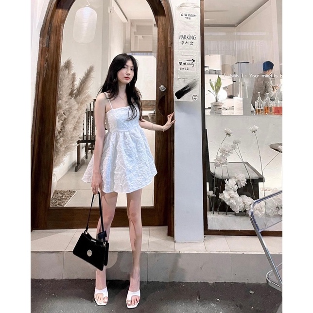 Áo gấm hở lưng