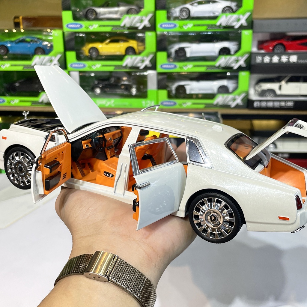 Mô hình xe bằng kim loại Rolls-Royce Phantom 8 tỉ lệ 1:20 hãng XLG 3 màu