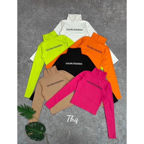 Áo croptop cổ lọ chữ Double Queen