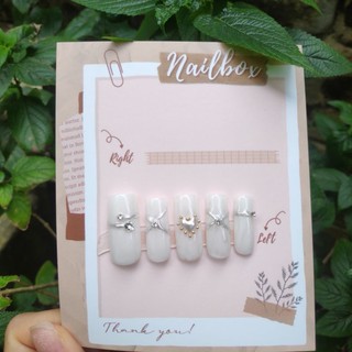 Nail box thiết kế theo số đo màu trắng gạo tráng gương đính đá