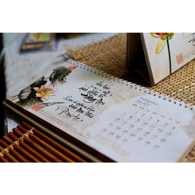 Lịch để bàn hoa sen