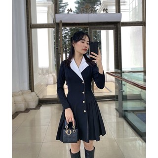 Váy xếp ly cổ vest phối trắng