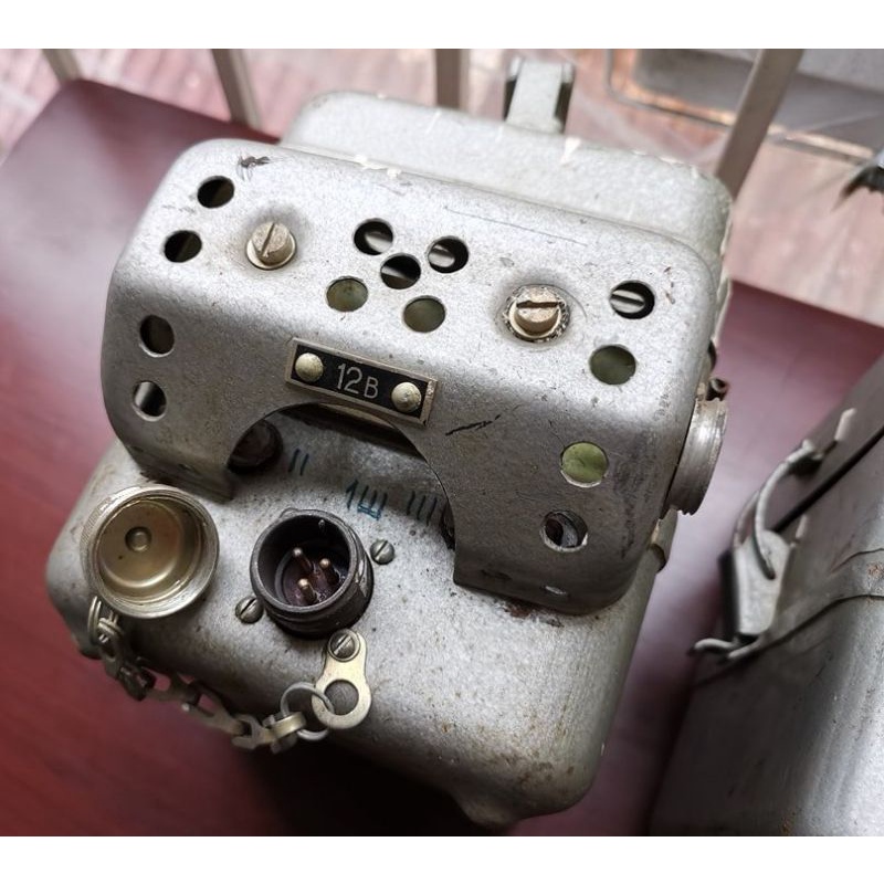 Hộp sắt hàng quân đội xưa Soviet