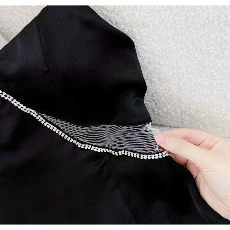 Đầm body dài thiết kế xẻ ngực tinh tế viền đá sang trọng  có khoá kéo mút ngực