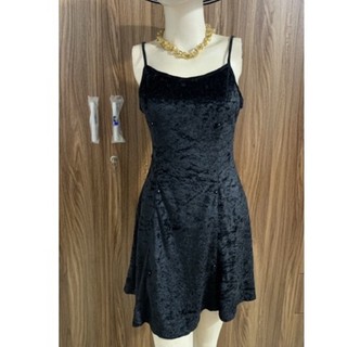 Đầm đen 2 dây vải nhung xoè nhẹ,size M thanh lý