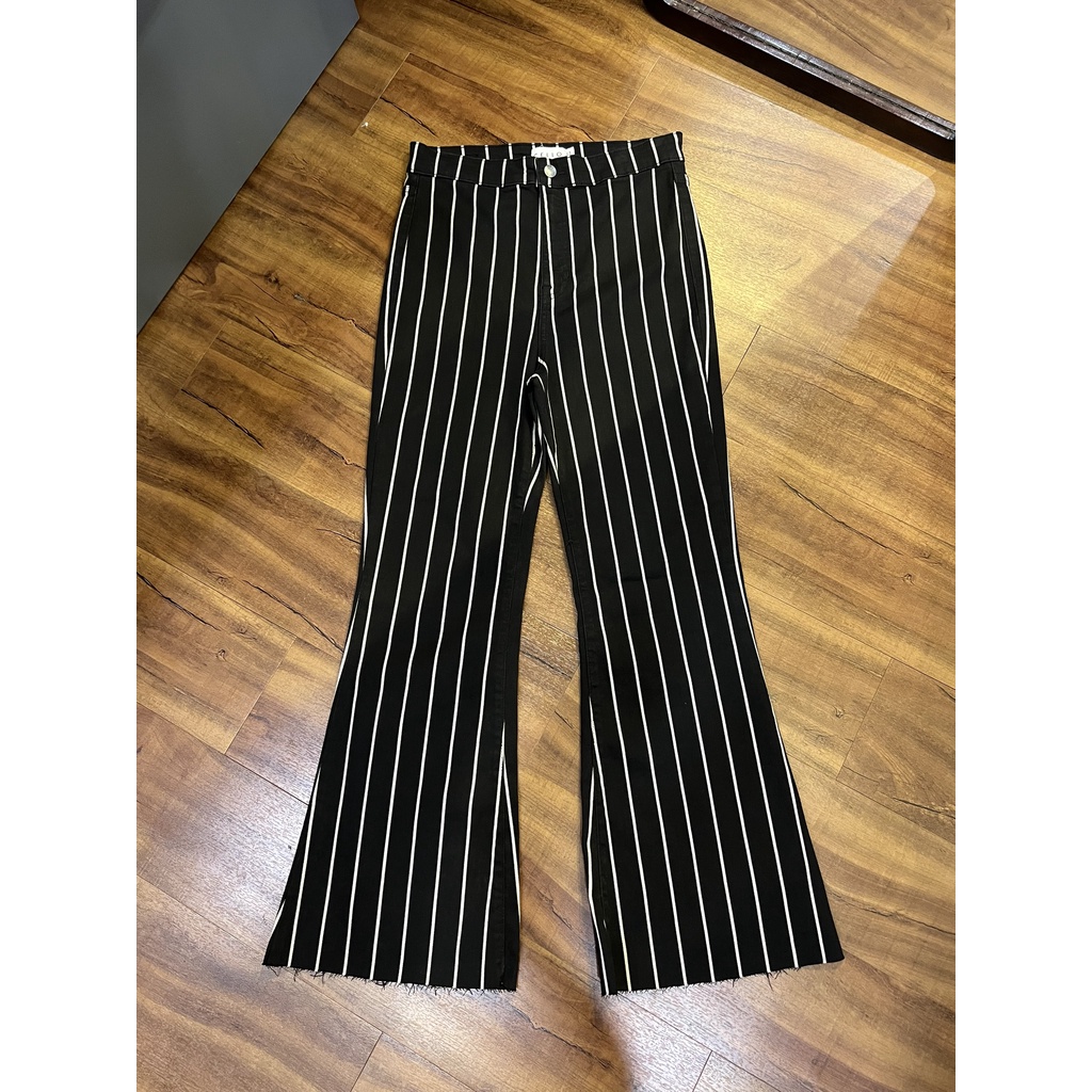 QUẦN JEANS LOE SỌC ĐEN TRẮNG