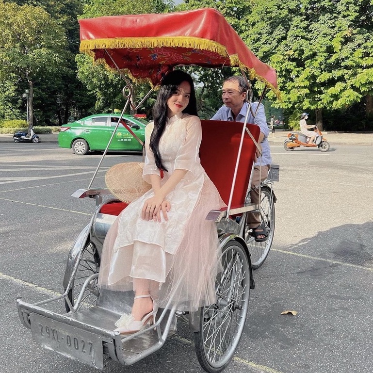 SET ÁO DÀI REN HOA - VÁY NUDE