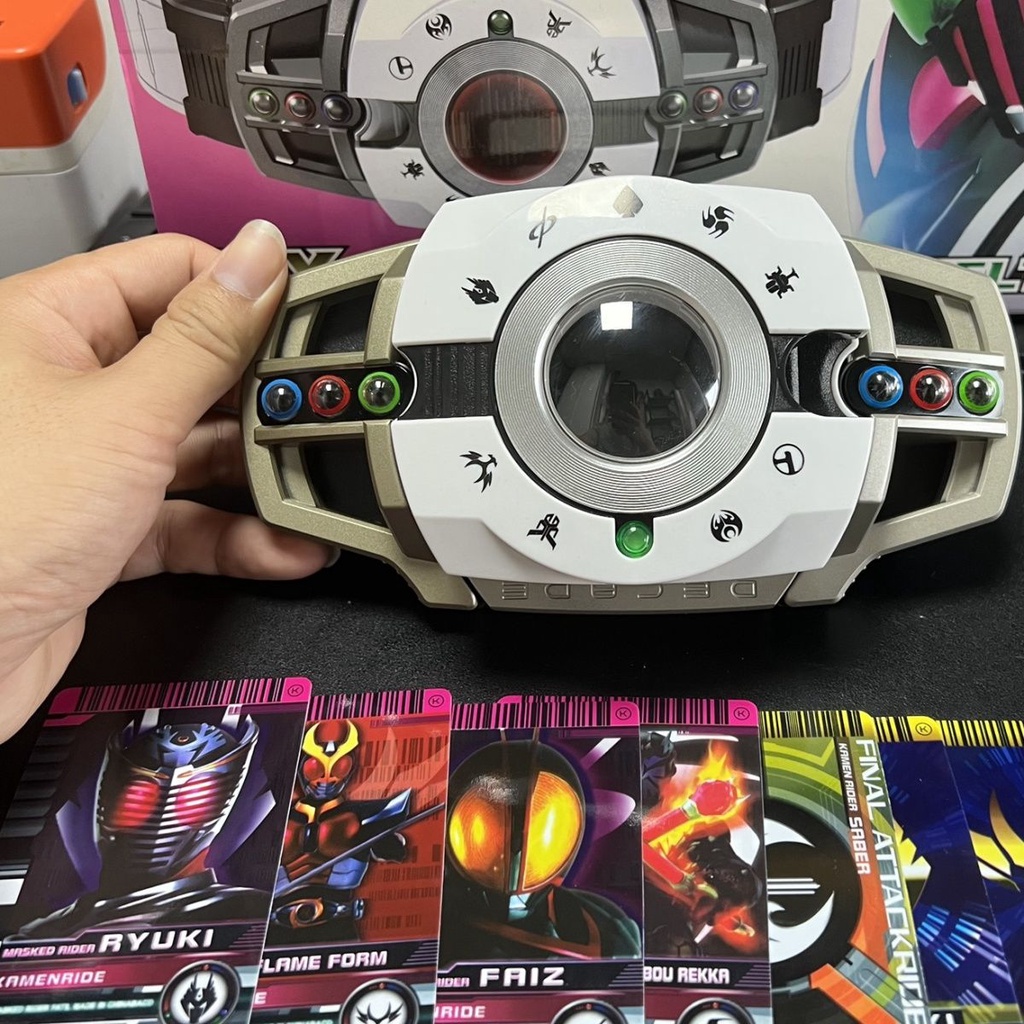 Nhân Vật Kamen Rider Kèm 40 Thẻ Bài Trắng