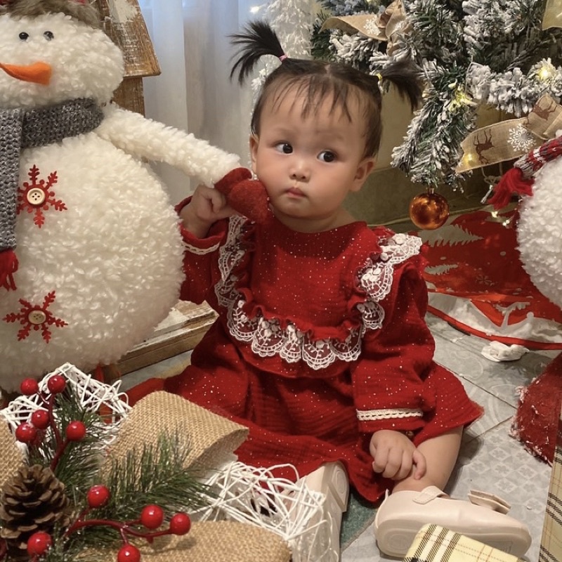 Váy Đỏ Nhũ Phối Ren 𝐍𝐇𝐈́𝐌 𝐗𝐔̀ 𝐊𝐈𝐃𝐒 Cho Bé Gái Sơ Sinh, Đầy Tháng, Thôi Nôi, Sinh Nhật Chất XÔ MUSLIN V091