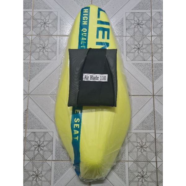 Mút Muss Yên Xe Nệm Vàng " Air Blade 110 Thái " . Combo Luôn Áo Air Blade Da Yên Xám + Đen + Áo Chữ Thêu Hông Da Thun ĐB