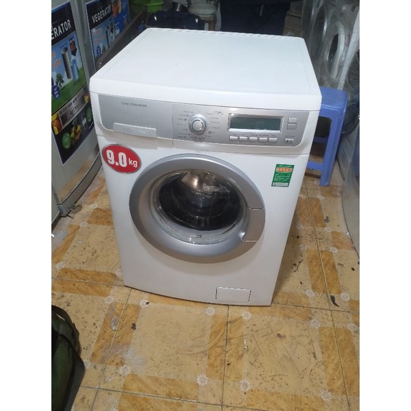 Máy giặt Electrolux 9kg còn mới 90%. màn hình điện tử