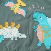 Mã 6724 áo nỉ da cá mỏng màu xanh thêu đắp hình khủng long của Malwee cho bé trai