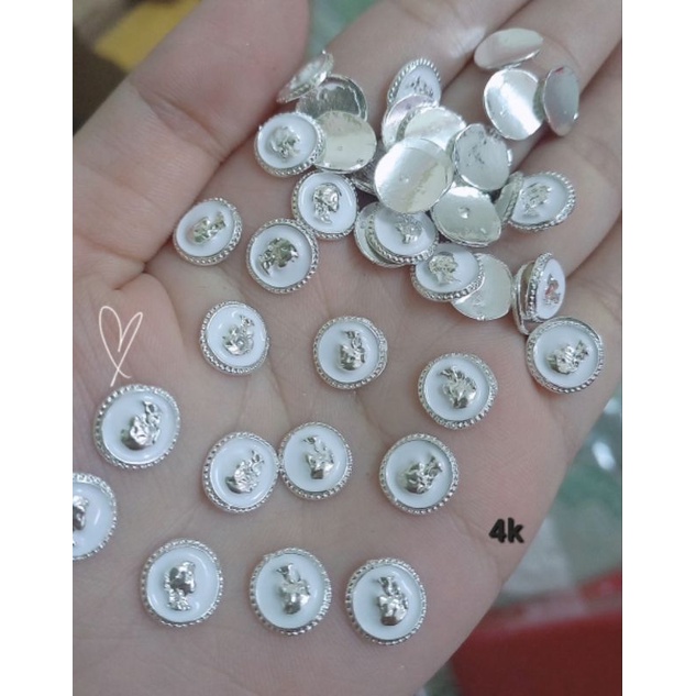 Charm kim loại đồng giá 4k 1 viên