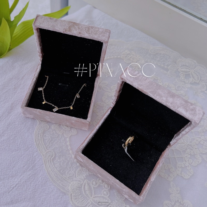Hộp nhung đựng trang sức làm quà tặng sang trọng .PTNACC.