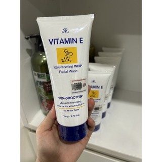 Sữa rửa mặt Vitamin E trắng da kháng khuẩn Thái Lan 190g