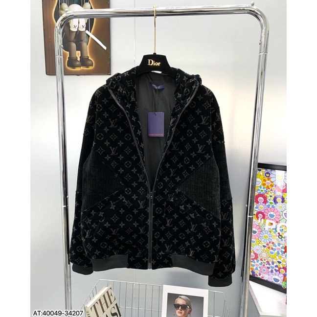 Áo khoác nam khoá zip mũ nhung tăm nổi hoạ tiết hoa chữ monogram nâu phối tam giác trơn lót gió dày dặn