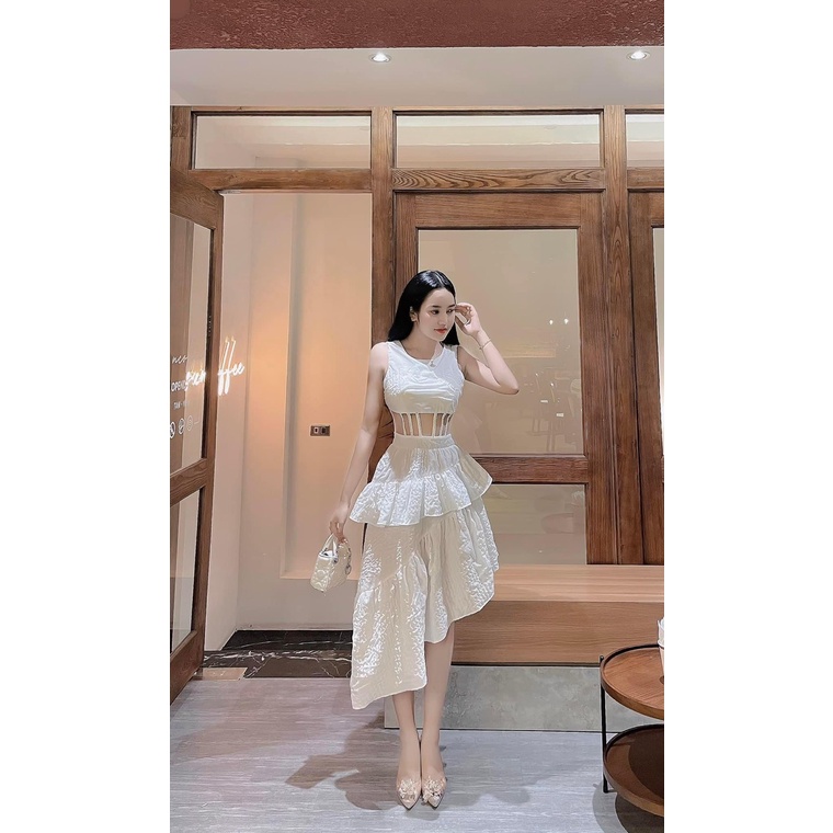 Đầm gấm xốp.Có 1 màu. KÈm hình chụp thật 100%.Size dưới 54kg vừa. Đơn giản mà đẹp. Mua nhanh kẻo hết nha