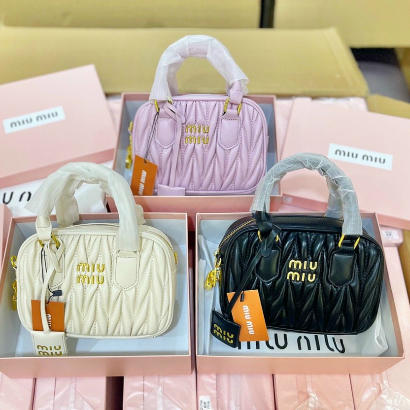Túi cầm tay quai xách Miu Miu size 20