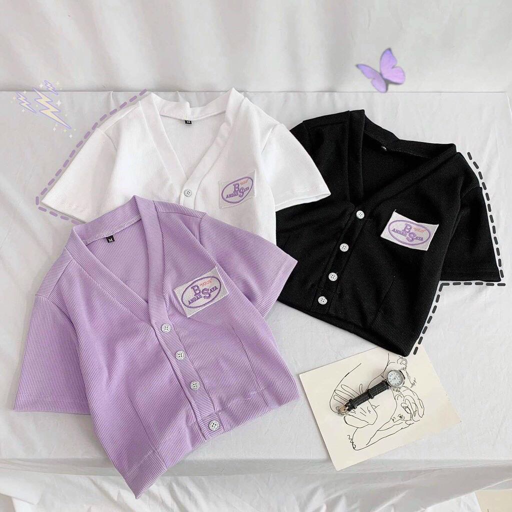 Áo Croptop Cổ Tim Nút Thêu