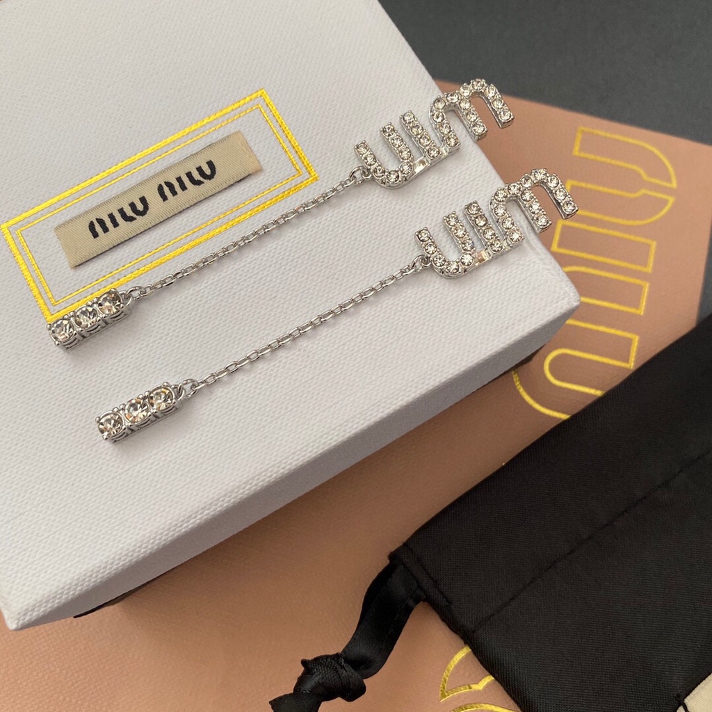 Miumiu Khuyên Tai Thép Titan Đơn Giản Thanh Lịch / Cá Nhân / Tinh Tế / Chữ Cái Cho Nữ