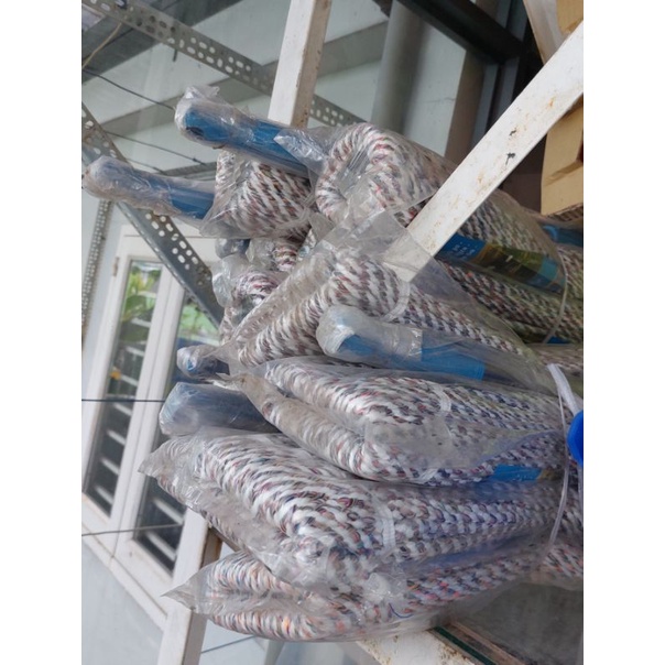 Cây lau nhà vắt tay trợ lực thanh lý giá rẻ