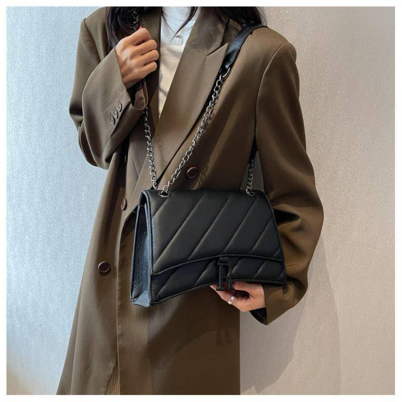 Túi Xách Đeo Vai Phối Dây Xích Phong Cách Thời Trang Mới 2022 Dành Cho Nữ