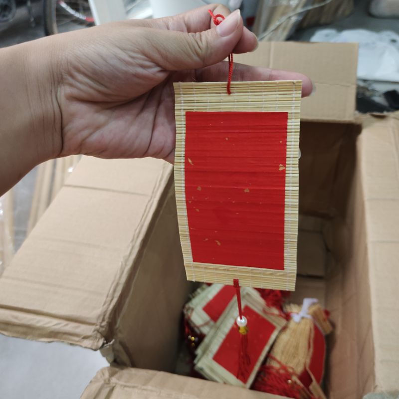 Liễn mành tre mini 7x14 cm tự viết thư pháp treo mai đào Tết, trang trí góc học tập, bàn làm việc Xưởng Sáo Hoàng Lâm
