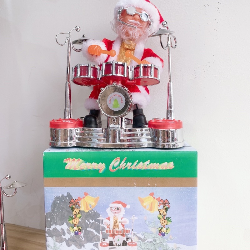 Ông già Noel đánh trống, chơi đàn có đèn và lắc lư theo nhạc vui nhộn, quà tặng giáng sinh